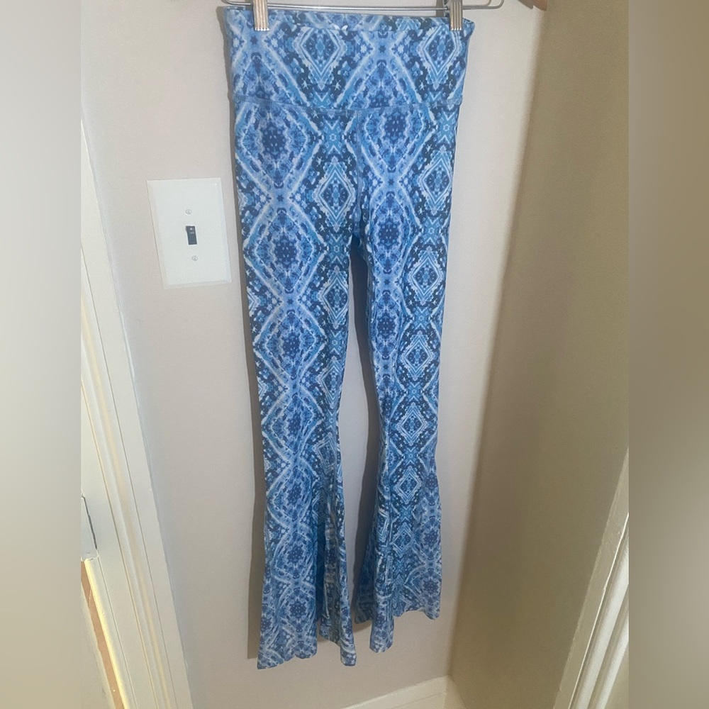 MuMu Moves Boho Flared Leggings size small